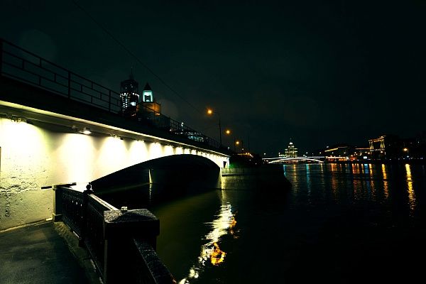 Освещение художественной подсветкой Шлюзового моста