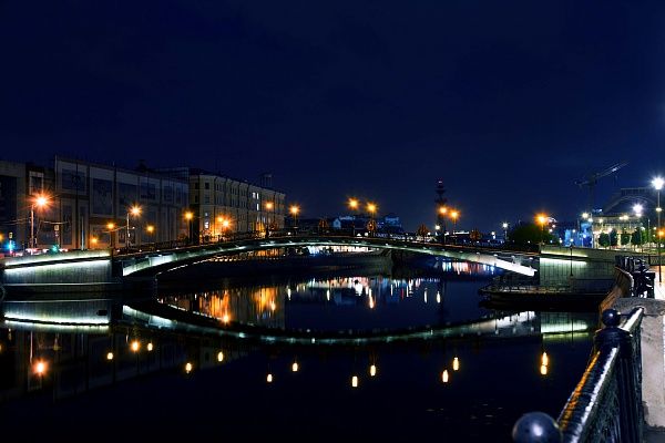 Лужков мост украшен эффектной художественной подсветкой