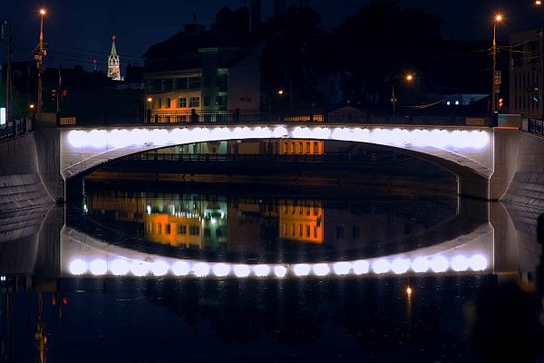 Коммиссариатский мост оснащен современной системой управления подсветкой
